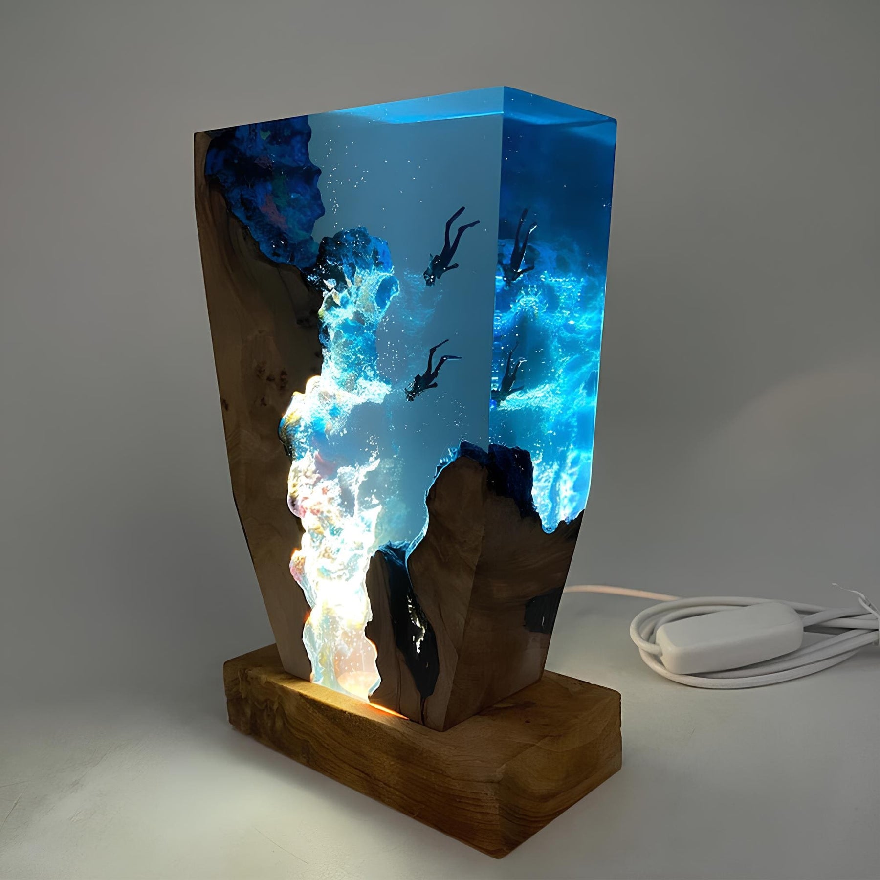 BlueAbyss – Artistic Ocean Table Lamp